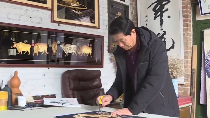 热士太阳集团1088vip丨“画匠”刘国对：芦苇巧手作画 非遗艺术传承
