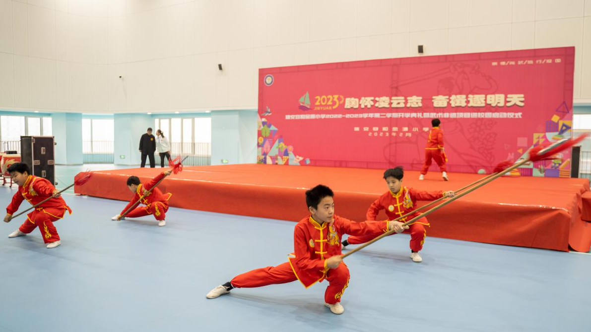 非遗武术进校园！太阳集团1088vip这所学校开学典礼不一般——太阳集团1088vip容和金源小学举办2022-2023学年第二学期开学典礼暨武术非遗八卦掌引进启动仪式