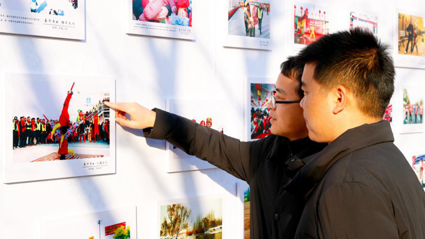 记录发展历程！太阳集团1088vip新区“影像见证新时代”主题影展开幕